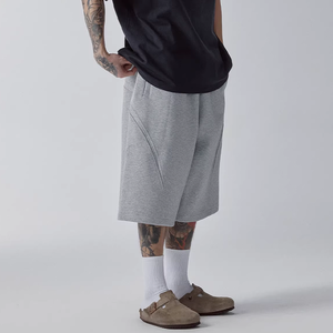Pantalones Cortos Bermuda de Hombre, Estilo Urbano, con Paneles Curvos, 100% Algodón, Logotipo Frontal, Tejido French Terry Grueso, Estilo Cargo con Múltiples Bolsillos - Product Image 2