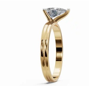 Bague double solitaire Persephone Pear avec diamant de laboratoire en or jaune, rose et blanc 9kt, 14kt ou 18kt, 0,30 carat, gemme durable - Product Image 3