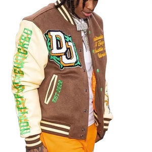 Chaqueta Varsity Deportiva Extra Grande de Calidad OEM Personalizada, con Cuello Alto, en Amarillo y Negro, para Hombre - Product Image 5