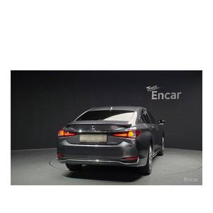 Lexus ES Executive 2024 con Cámara Trasera, Asientos de Cuero, Volante a la Izquierda - 15,135 km, 9 Años de Edad - Product Image 4