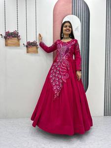 Vestido Étnico de Seda Vichitra Bordado en Rosa Brillante con Lentejuelas de Pavo Real y Mangas Largas para Mujer, Ideal para Bodas, Graduaciones y Fiestas de Diwali - Product Image 3