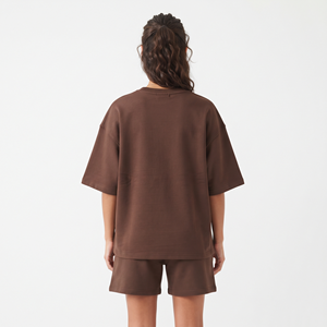 Ensemble deux pièces personnalisé avec logo pour femme – Tenue d'été 2026 – T-shirt court à manches courtes et short de sport pour femme - Product Image 6