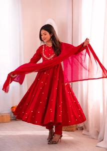Traje Anarkali Tradicional Rojo para Mujer con Dupatta Bordada, Largo Midi, Corte Holgado, Estilo Indio-Pakistaní para Bodas - Product Image 3