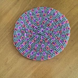 Posavasos Artesanales con Bordado Floral y Cuentas, Hechos a Mano, Forma Personalizada, Decorativos para Mesas de Comedor y Cafeterías - Product Image 5