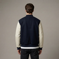 Blouson Bomber Homme en Laine Bleu Marine avec Manches Crème, Logo Personnalisé, Col et Poignets en Tricot Côtelé, Fermeture à Boutons Pression, Style Streetwear Premium