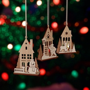 Decoración navideña colgante de madera para el hogar, adorno tradicional para árbol de Navidad, puerta, pared, ventana, chimenea y el hogar. - Product Image 1