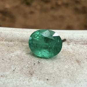 Piedra Preciosa de Esmeralda Zambiana Natural de 0.66 Quilates, Corte Ovalado Verde Intenso, Facetada, Suelta, para Joyería - Product Image 2