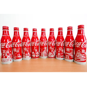 Coca-Cola Original du Japon, canettes de 355 ml, cartons de 48 unités, pour la vente en gros et la distribution aux clubs de vente au détail et aux chaînes de magasins. - Product Image 2