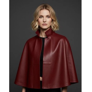 Cape en peau de mouton noire et rouge, manteau poncho gothique pour femme, cape en cuir faite à la main - Product Image 3