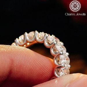 Bague de fiançailles pour femme Charm Jewells en moissanite taille coussin, argent 925 plaqué rhodium, sertissage à griffes, style classique, certifiée IGI - Product Image 2