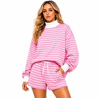 Ensemble décontracté deux pièces pour femme : Sweat-shirt oversize rayé à col montant et short ample en polyester respirant
