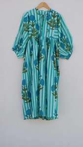 Vestido midi de gasa de algodón con estampado artesanal |   Estilo Boho con Cuello Profundo - Product Image 5