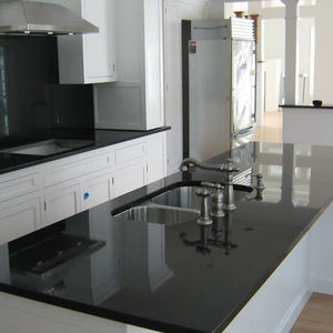 Plan de travail et îlot de cuisine en granit de luxe – Surface en pierre naturelle élégante pour cuisine moderne - Product Image 1