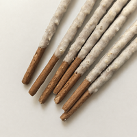 Bâtonnets de biscuits croustillants enrobés de chocolat blanc avec bonbons pétillants, collation sucrée légère et croustillante, vente en gros, marque privée