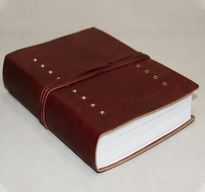 Carnet d'adresses en cuir véritable marron fait main DNA GROUP DNA0601 avec fermeture à sangle, style agenda à couverture rigide, personnalisable, vente en gros - Product Image 1