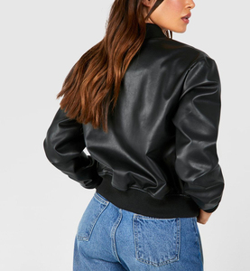 Chaqueta de Cuero Sintético Negra Personalizada para Mujer, Estilo Holgado, Casual, Urbana, Tipo Bomber, con Cierre y Manga Larga - Product Image 5