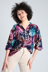 Camisa de Lino Hecha a Mano con Estampado de Palmeras: Blusa Boho Chic con Botones - Product Image 3