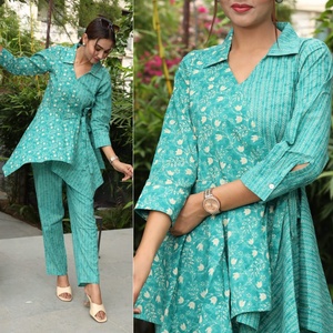 Ensembles coordonnés traditionnels pour femmes en coton écologique sur mesure avec détails boutonnés et silhouette évasée pour les occasions formelles - Product Image 2