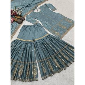 Ensemble haut-bas et dupatta en satin pour soirée, avec broderie élégante - Product Image 4