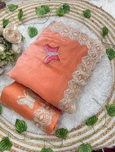 นุ่มมากและอุดมไปด้วยรูปลักษณ์ที่สง่างาม fandy Saree ที่มีด้วยมือที่สวยงามงานผีเสื้อผีเสื้อ butta กับ Gota patti ลูกไม้ชายแดน - Product Image 1