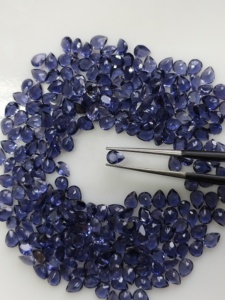 Iolita Natural de 4x3MM, Corte Pera, Gema Púrpura con Efectos Pleocroicos, de la Mejor Calidad, Suelta, para Joyería - Product Image 1