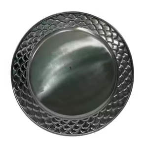 Assiettes de présentation dorées au design élégant, fabriquées en métal de haute qualité, avec couleur et dimensions personnalisables - Product Image 1