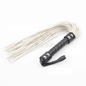 Fouet d'équitation léger, conçu pour une manipulation réactive et un meilleur maintien en monte. - Product Image 3
