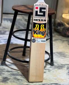 Bate de Críquet Ihsan Sports Serie Clásica Edición King, Madera de Sauce Inglesa, Peso Ligero, Funda Protectora Incluida, Agarre Extra - Product Image 1