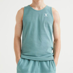 Camiseta Deportiva sin Mangas para Hombre, Ajustada, de Material Elástico Tejido, Transpirable, Diseñada para Entrenamiento en el Gimnasio - Product Image 1