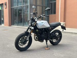 GK500 500cc Moteur bicylindre en parallèle refroidi par eau, style Néo-Rétro Cafe Racer, ABS BOSCH, homologué FCC, idéal pour la ville - Product Image 1