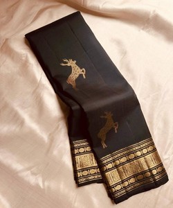Sari de seda negro con motivo de ciervo dorado y borde Zari, ropa tradicional india para bodas, para mujeres. - Product Image 3