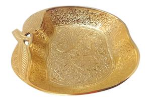 Elegant Gold Finished Leaf Shaped Decorative Tray Handcrafted Metal Serving Display Platter for Home Coffee <b>Table</b> Dinner - Product Image 3