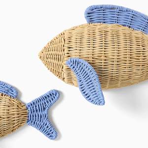 Arte decorativo de peces nadando en mimbre natural hecho a medida, artículo de mimbre sostenible para decoración de habitación infantil. - Product Image 2