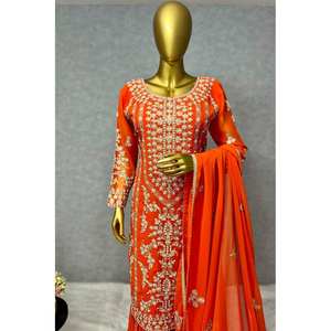 Conjunto de Fiesta de Diseñador, Top XL y Sharara con Dupatta, Adornado a Mano con Perlas y Piedras - Product Image 3