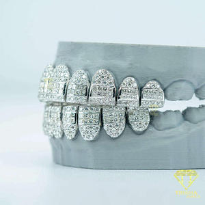 Grillz personnalisé 10 dents en Moissanite VVS, entièrement serti, style Hip Hop, bijoux fins de luxe unisexe par Trisha Jewels - Product Image 2
