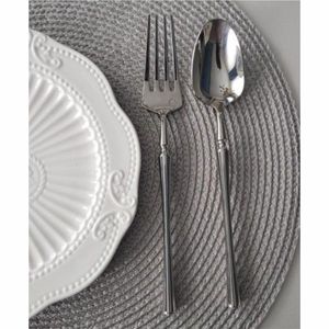 Juego de Cubiertos Nórdicos Modernos 18/0 en Oro, Ecológicos y Reutilizables, con Tenedor, Cuchara y Cuchillo con Acabado Mate para Restaurante y Hotel - Product Image 5