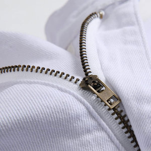 กางเกงยีนส์ขาสั้นทรงตรงเอวกลางสไตล์วินเทจสำหรับผู้ชาย ผ้ายีนส์ฟอกแบบดิสเทรสสั่งทำพิเศษจากโรงงาน เหมาะสำหรับฤดูร้อน - Product Image 4