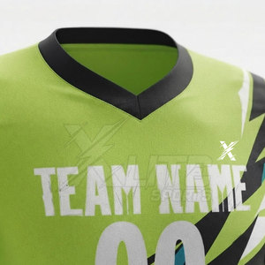 Maillot de football personnalisé pour équipe sportive, short durable en tissu 100 % polyester respirant et à séchage rapide, conçu pour l'entraînement - Product Image 3