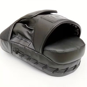 Guantes de Boxeo Profesionales de Cuero Genuino de Vaca - Duraderos -  "Calidad y Durabilidad" Hero (Enfoque B2B) - Product Image 1