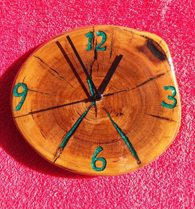 Horloge murale tendance en bois et résine époxy, idéale pour les cadeaux et la décoration intérieure, pièce décorative de haute qualité pour restaurant et hôtel - Product Image 2