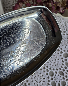 Bandeja de Metal Plateada de Estilo Vintage, Diseño Atemporal para Servir Alimentos, Decoración de Mesa, Tamaño, Forma y Color Personalizables - Product Image 2