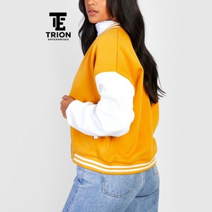 Chaquetas Varsity Largas para Mujer Hechas en Pakistán, de Tela de Lana, Venta Caliente, Chaquetas Varsity con Logotipo de Marca Personalizado - Product Image 2