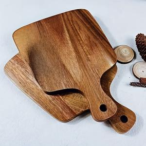 Tabla de Cortar de Madera Premium con Mango Resistente, Superficie Pulida Lisa, Diseño Amigable con los Cuchillos, Perfecta para Cortar y Servir - Product Image 3