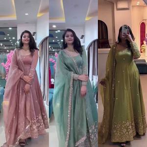 Conjunto de Lehenga Choli Verde Bordado, Tela Pesada, Traje Indio Cosido, Largo hasta el Suelo, para Bodas y Fiestas - Product Image 4