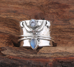 Anillo de banda de plata de ley 925 con piedra lunar arcoíris natural de pera, joyería multienhufe de piedras, venta al por mayor, banda apilable con gema en forma de lágrima - Product Image 5
