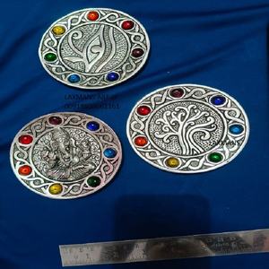 Brûleurs d'encens ronds en métal sculpté à sept chakras supports de bâtons d'encens en métal sculpté brûleurs d'encens en métal attrape-cendres d'encens en métal - Product Image 1