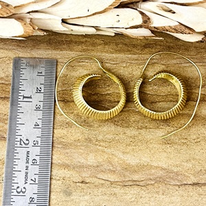 ต่างหูห่วงเกลียวดีไซน์โบโฮแบบไม่ซ้ำใคร ทำจากทองเหลืองชุบทอง 18K ลายชนเผ่า สำหรับผู้หญิง ขายส่งแบบ OEM ODM - Product Image 5