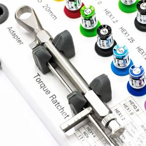 Juego de destornilladores con llave dinamométrica universal, kit de posicionamiento de implantes en caja de plástico - Product Image 4