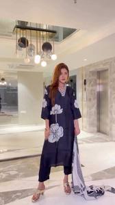 Nouvelle Robe de Soirée et de Bureau en Soie Georgette Brodé Personnalisé, Longueur Genou, Confortable et Sophistiquée pour Femme - Product Image 4