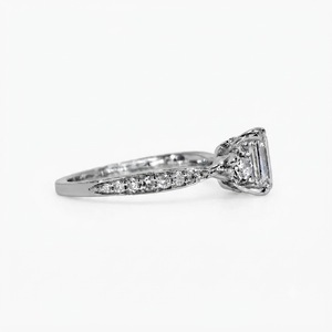 Bague demi-éternité en or rose 18 carats avec diamant de laboratoire allongé 1,64 carat couleur E VVS2 HPHT taille émeraude pour fiançailles et mariage - Product Image 3